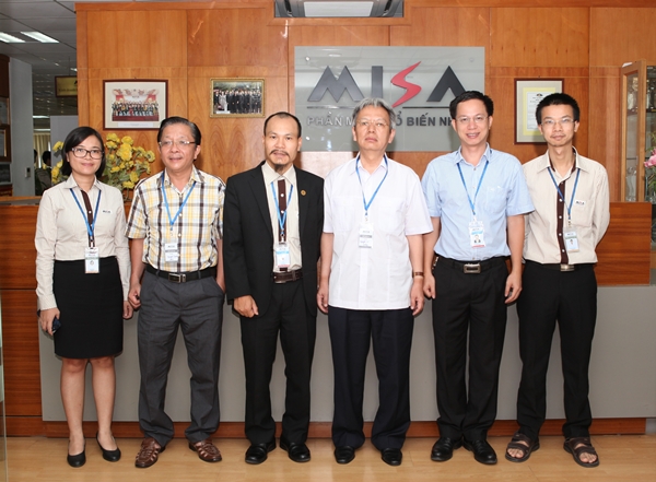 HQO_PR_Pho_chu_nhiem_VP_Quoc_hoi_tham_MISA_03072013_5.JPG HQO_PR_Pho_chu_nhiem_VP_Quoc_hoi_tham_MISA_03072013_5.JPG