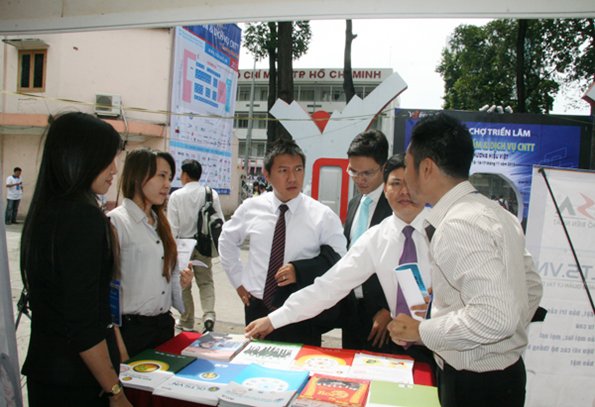 misa-trien-lam-cntt-2012-3.jpg misa-trien-lam-cntt-2012-3.jpg