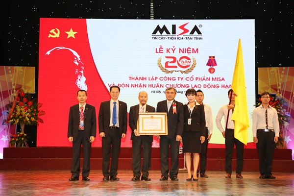 misa-don-nhan-huan-chuong-lao-dong-hang-3-1.jpg misa-don-nhan-huan-chuong-lao-dong-hang-3-1.jpg