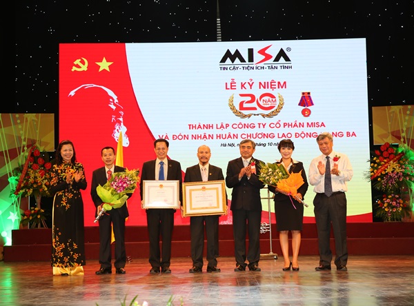 misa-don-nhan-huan-chuong-lao-dong-hang-3-2.jpg misa-don-nhan-huan-chuong-lao-dong-hang-3-2.jpg