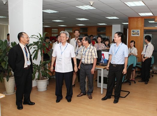 HQO_PR_Pho_chu_nhiem_VP_Quoc_hoi_tham_MISA_03072013_9.JPG HQO_PR_Pho_chu_nhiem_VP_Quoc_hoi_tham_MISA_03072013_9.JPG